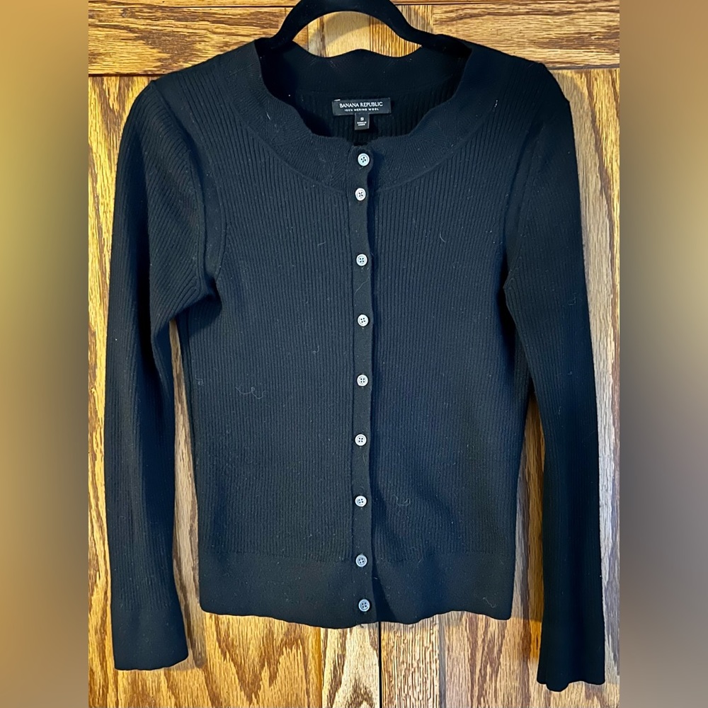 Women’s Banana Republic Scalloped Neck Cardigan Sweater, Black, Small